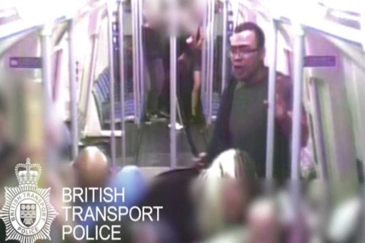 Λονδίνο: Άρπαξε τη φαλτσέτα και άρχισε να μαχαιρώνει κόσμο – Δραματικές στιγμές στο Μετρό [βίντεο]