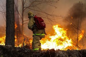 Φωτιές στη Σιβηρία: 10 νεκροί και περισσότερα από 450 σπίτια καμένα