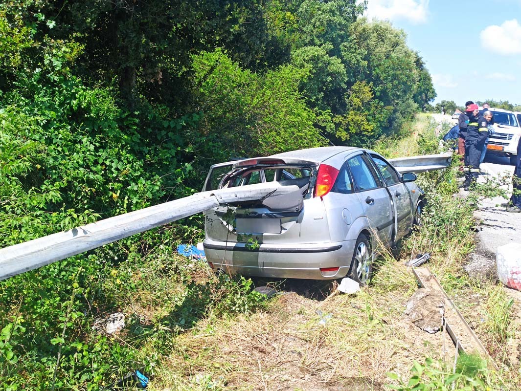 Σοκαριστικό τροχαίο με έναν νεκρό κοντά στην Αμφιλοχία: Οι μπάρες διαπέρασαν το αυτοκίνητο - ΕΛΛΑΔΑ