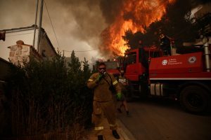 Πυροσβεστική για τη φωτιά στη Βούλα: Έπνεαν άνεμοι οκτώ μποφόρ