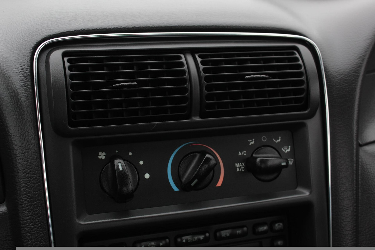 Καύσωνας και αυτοκίνητο: Απλές οδηγίες για να μην «σκάσουμε»