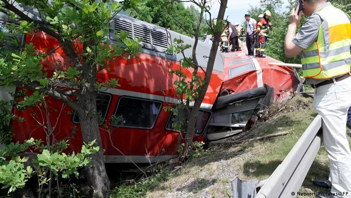 Γερμανία: Τουλάχιστον τέσσερις νεκροί από τον εκτροχιασμό του τρένου