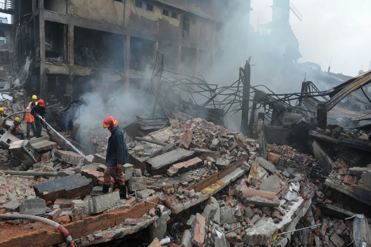 Ασύλληπτη τραγωδία στο Μπαγκλαντές – 16 νεκροί και 170 τραυματίες από πυρκαγιά