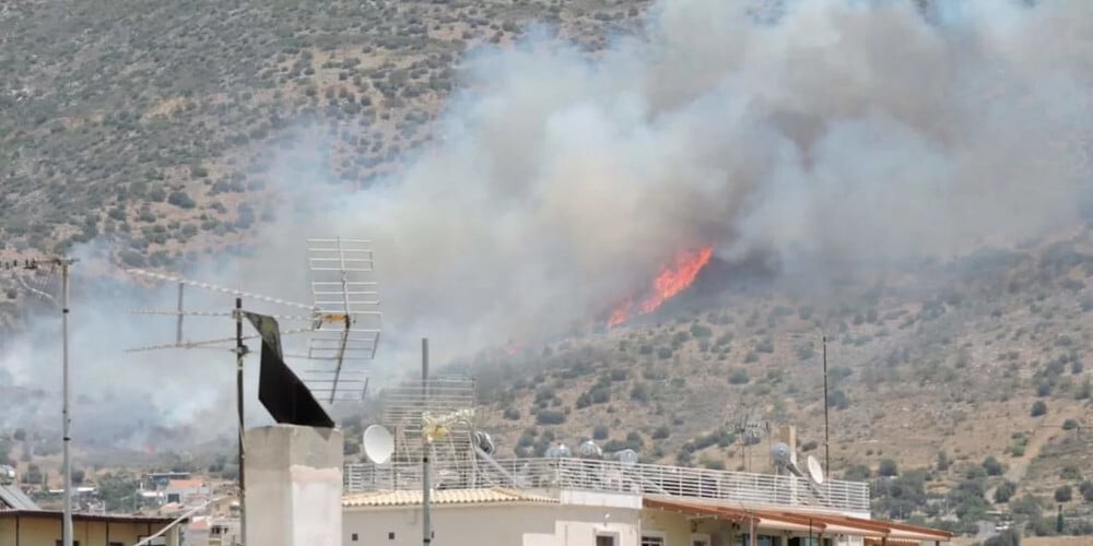 Φωτιά στην Γλυφάδα: Ξεκίνησε από σταθμό του ΔΕΔΔΗΕ λέει ο δήμαρχος - Ενισχύθηκαν οι δυνάμεις - Δεν απειλούνται σπίτια