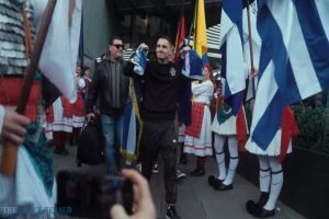 Τζορτζ Καμπόσος: Αποθέωση για τον Έλληνα πρωταθλητή στη Μελβούρνη – Μπουζούκια, χοροί και ελληνικές σημαίες