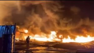 Φωτιά στον Ασπρόπυργο: Ξεκίνησε από πτώση κεραυνού