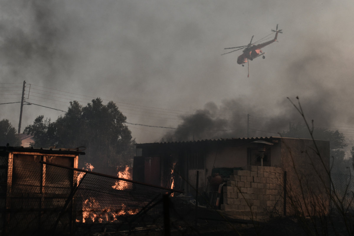 Φωτιά στην Πεντέλη: Νεκρός άνδρας στην Ανθούσα – Αυτοκτόνησε όταν το σπίτι κυκλώθηκε από τις φλόγες