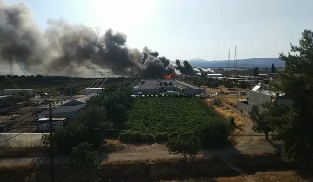 Φωτιά στον Ασπρόπυργο: Και δεύτερο εργοστάσιο στις φλόγες  Μήνυμα από το 112 στους κατοίκους