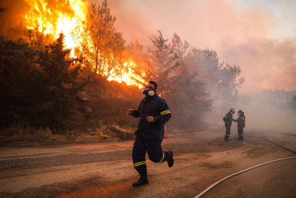 Μεγάλη φωτιά στον Περιφερειακό Αιγάλεω – Στις φλόγες ξανά το Ποικίλο Όρος μάχη από αέρος