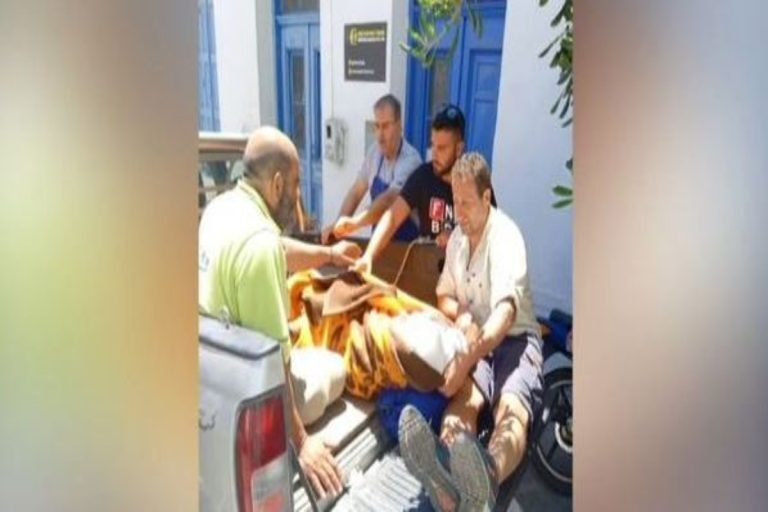 Εικόνες ντροπής στην Ικαρία - Μετέφεραν ασθενή στο κέντρο υγείας σε καρότσα αγροτικού [βίντεο]