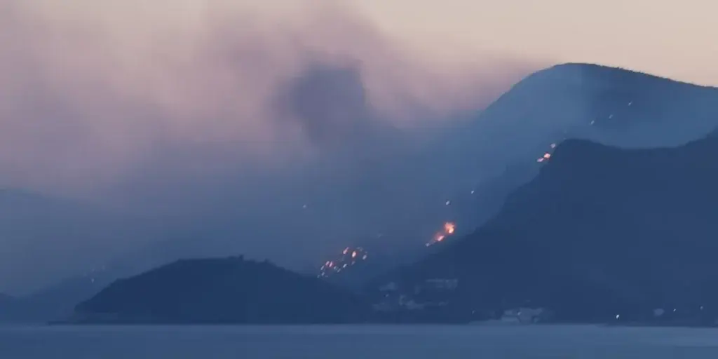 Σάμος: Βελτιωμένη η εικόνα της πυρκαγιάς  Ολονύχτια μάχη έδωσαν οι πυροσβέστες
