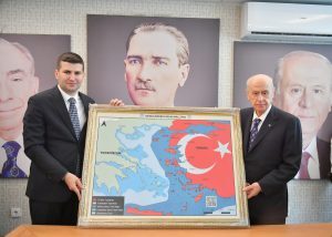 Νέα ακραία πρόκληση από τον εταίρο του Ερντογάν: Παρουσίασε χάρτη με τουρκική την Κρήτη