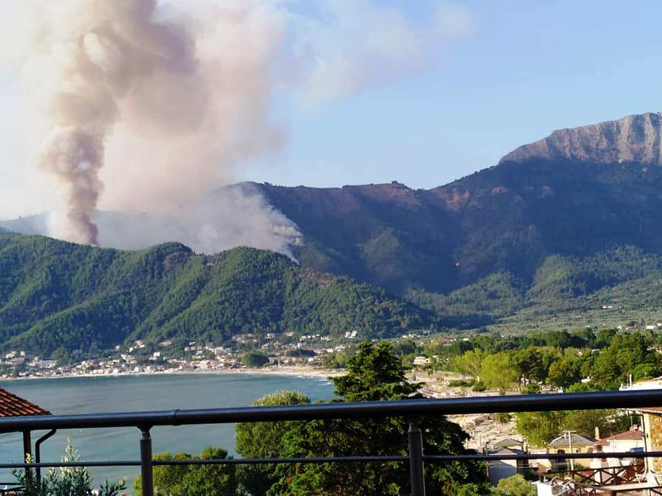 Φωτιά στην Θάσο: Εκτός ελέγχου η κατάσταση στην Σκάλα Ποταμιάς - Καίει πυκνό δάσος - ΕΛΛΑΔΑ