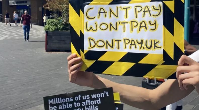 Βρετανία: Οι υπέρογκοι λογαριασμοί έφεραν και το κίνημα «δεν πληρώνω»