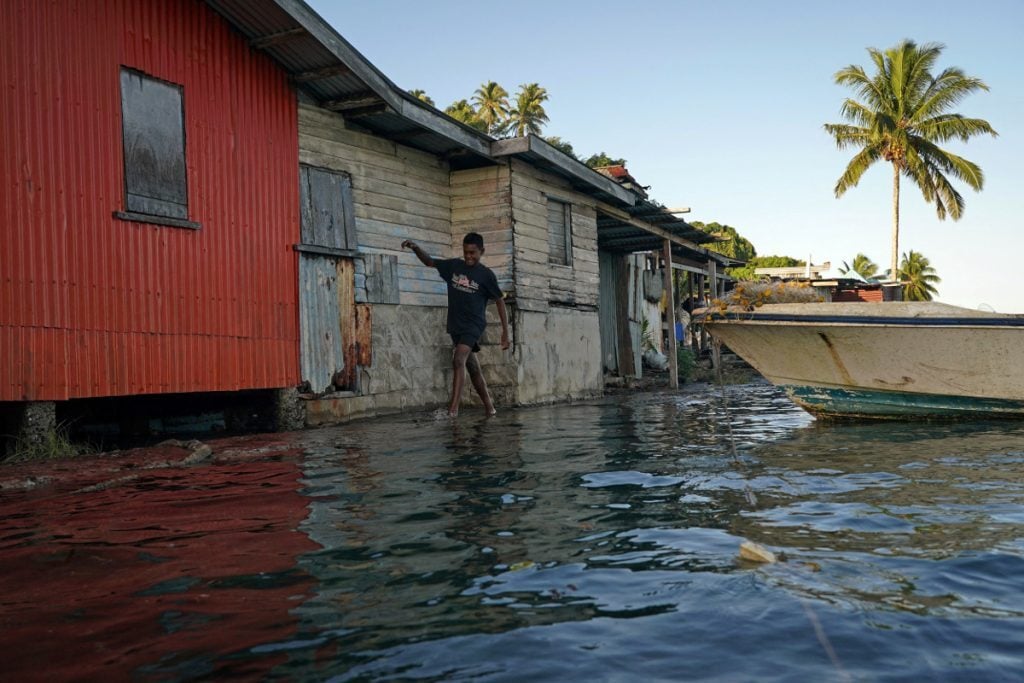 Τα νησιά Φίτζι βυθίζονται σιγάσιγά  Εγκαταλείπουν χωριά οι κάτοικοι