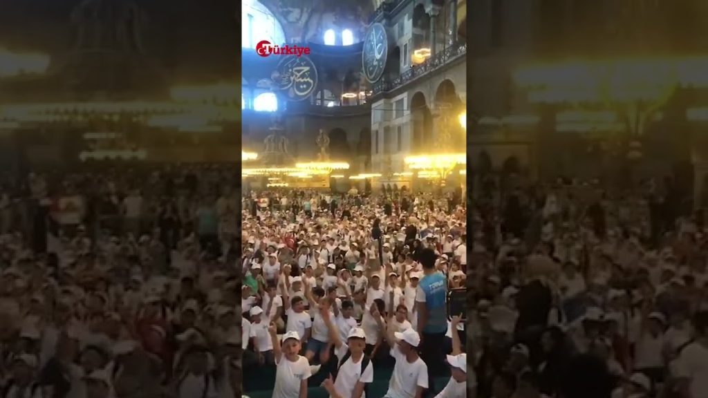 Απίστευτη πρόκληση στην Αγιά Σοφιά: Εκατοντάδες παιδιά φωνάζουν «Αλλάχου άκμπαρ» μέσα στον ναό
