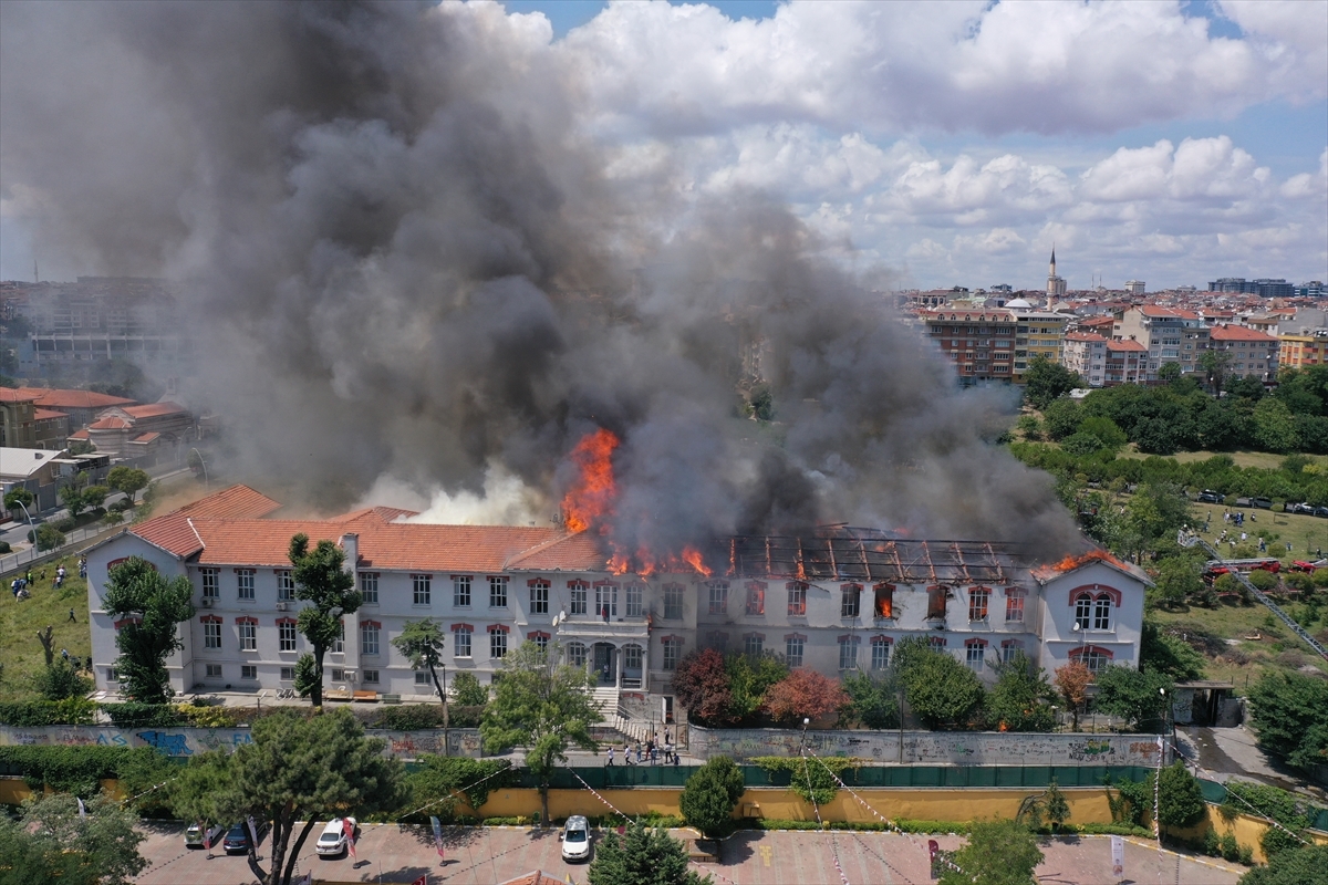 Φωτιά στο ελληνικό νοσοκομείο στην Κωνσταντινούπολη: Δραματικές εικόνες από την εκκένωση - Μεγάλες οι καταστροφές