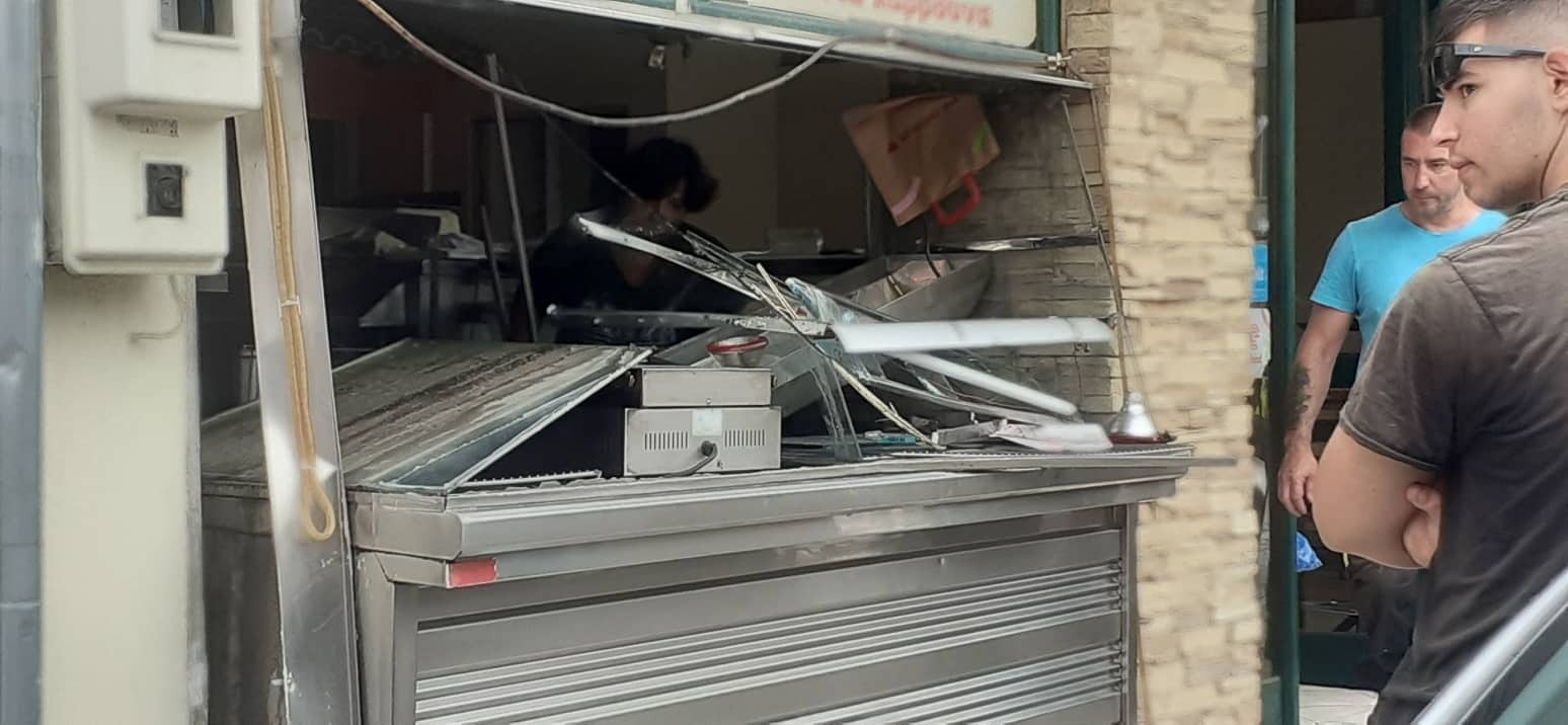 Βόλος: Δύο τραυματίες από έκρηξη σε ψητοπωλείο - ΕΛΛΑΔΑ