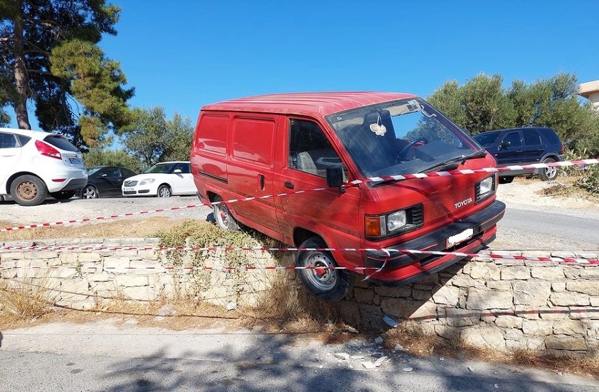Κρήτη: Αυτό είναι το πιο «επιτυχημένο» παρκάρισμα που έχεις δει - ΕΛΛΑΔΑ