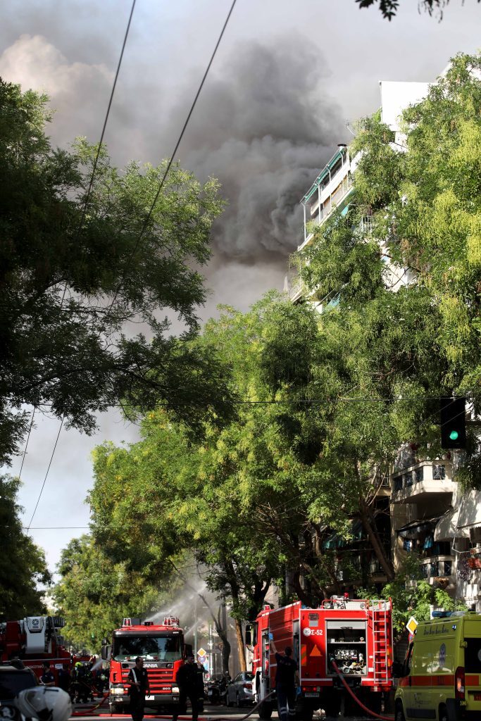 Έκρηξη σε κατάστημα στην Αχαρνών: Ένας σοβαράς εγκαυματίας και ένας εγκλωβισμένος - ΕΛΛΑΔΑ