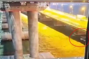 Γέφυρα Κριμαίας: Το «μυστηριώδες κύμα» λίγο πριν από την έκρηξη [βίντεο]