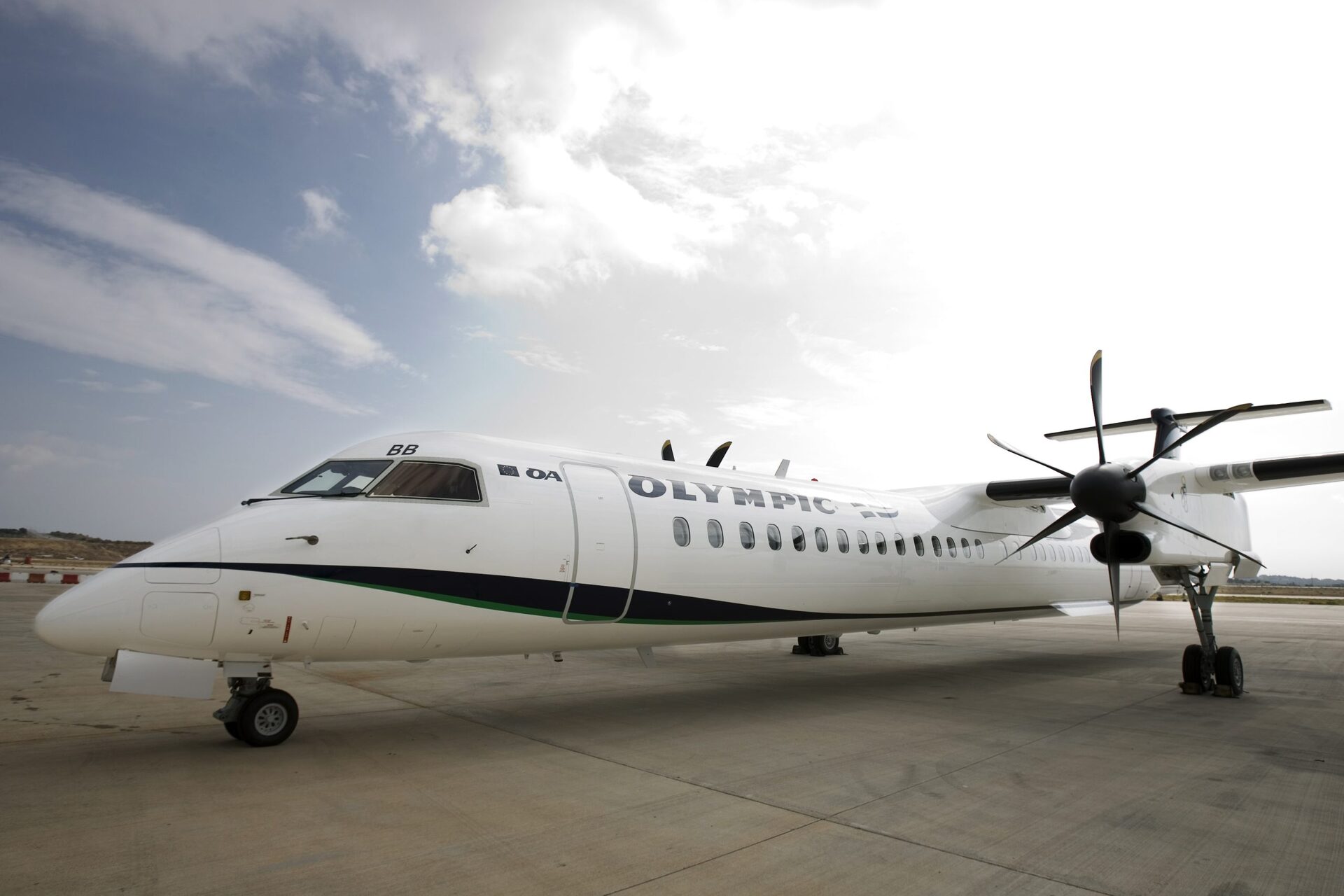 Η AEGEAN ανανεώνει τον στόλο των ελικοφόρων αεροσκαφών της και αποχαιρετά τα Q400 με μια συγκινητική εκδήλωση για το προσωπικό της