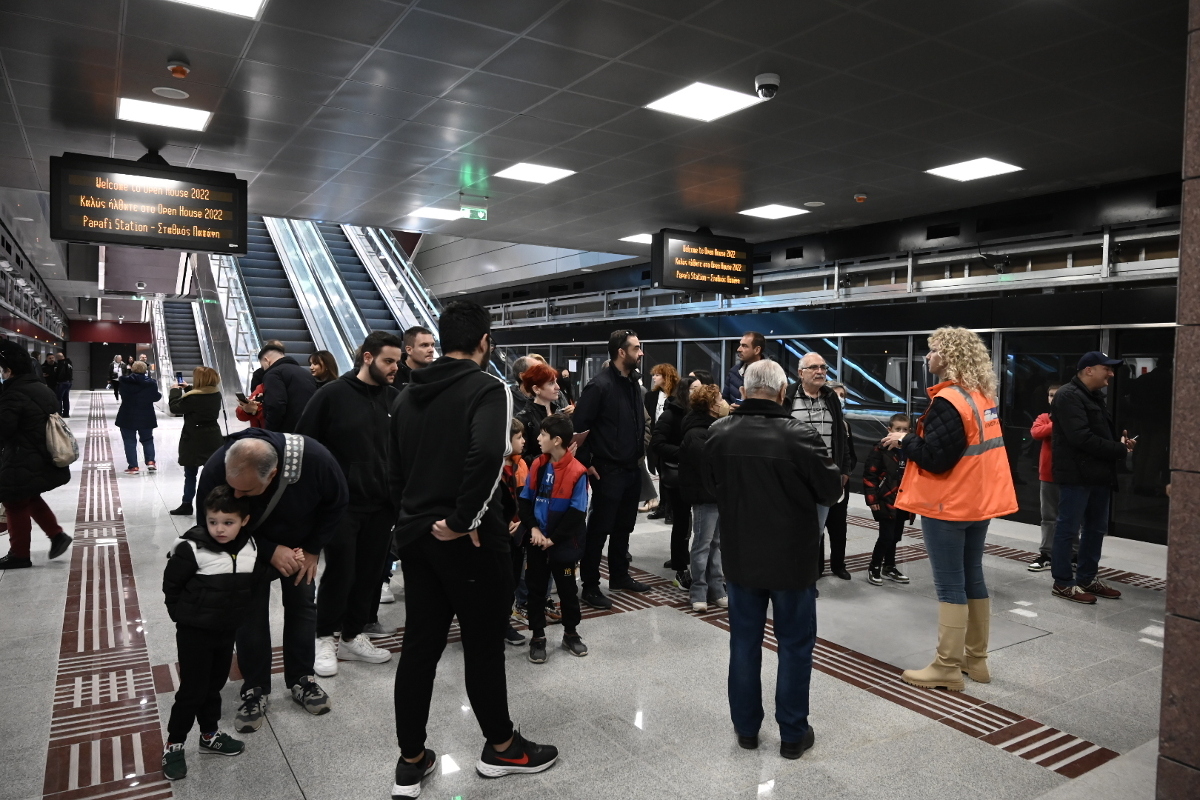 Μετρό Θεσσαλονίκης: Το κοινό είδε για πρώτη φορά σταθμούς και συρμούς και «τρελάθηκε»