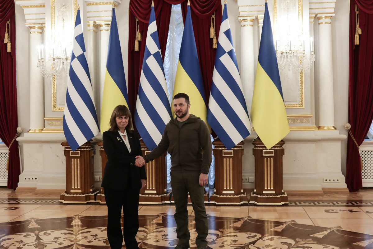 Σακελλαροπούλου σε Ζελένσκι: Η Ελλάδα στο πλευρό της Ουκρανίας