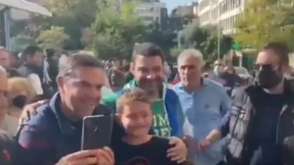 Αλέξης Τσίπρας και Νίκος Ανδρουλάκης στην πορεία για την απεργία