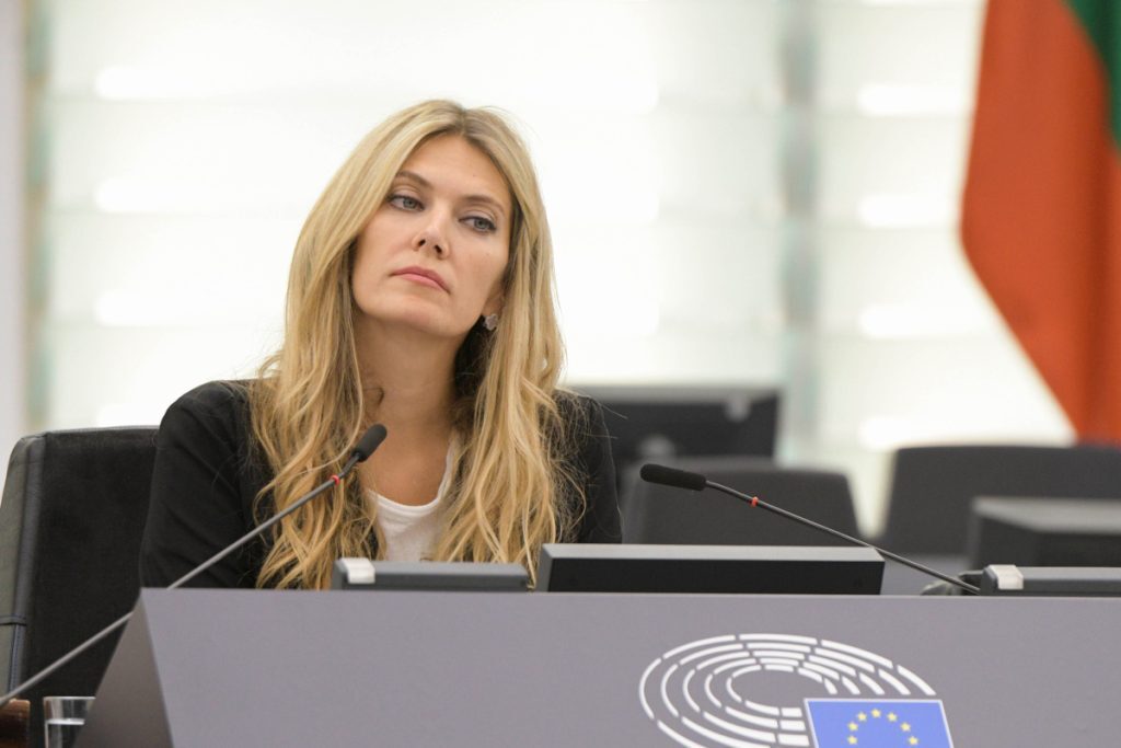 Εύα Καϊλή: Αναστέλλονται όλες οι αρμοδιότητές της στο Ευρωκοινοβούλιο με απόφαση Μέτσολα