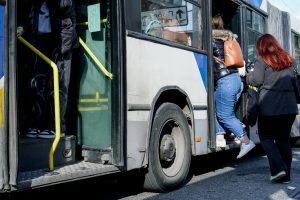 Θεσσαλονίκη: Προφυλακίστηκε ο 48χρονος που θώπευσε 22χρονη μέσα στο λεωφορείο