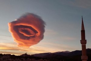 «UFO» στην Προύσα: Σύννεφο «ιπτάμενος δίσκος»