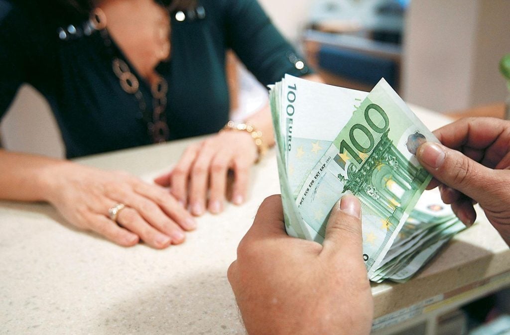Συντάξεις: Ποιοι κινδυνεύουν να πάρουν κάτω από 850 ευρώ ακόμη και με 40ετία