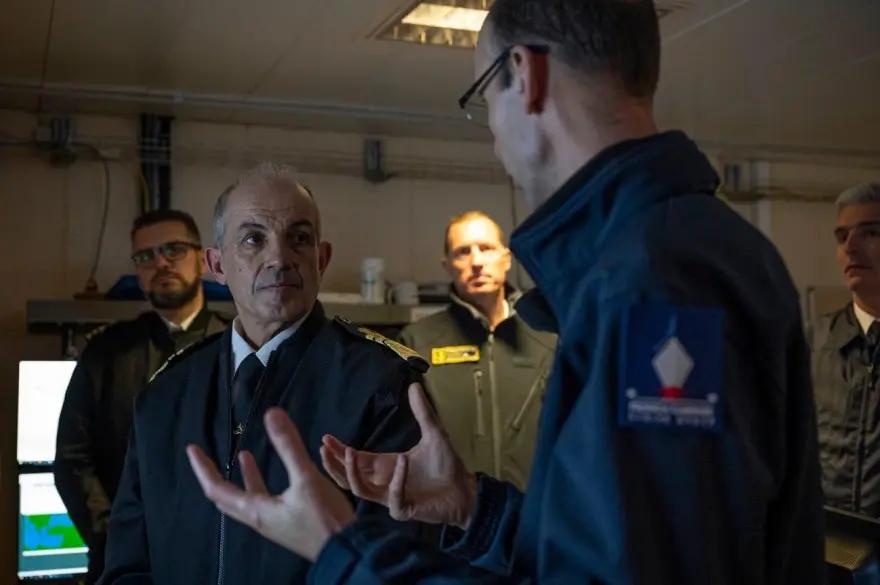 Στο γαλλικό αεροπλανοφόρο Σαρλ ντε Γκωλ η ηγεσία του Πολεμικού Ναυτικού [εικόνες] - ΝΕΑ