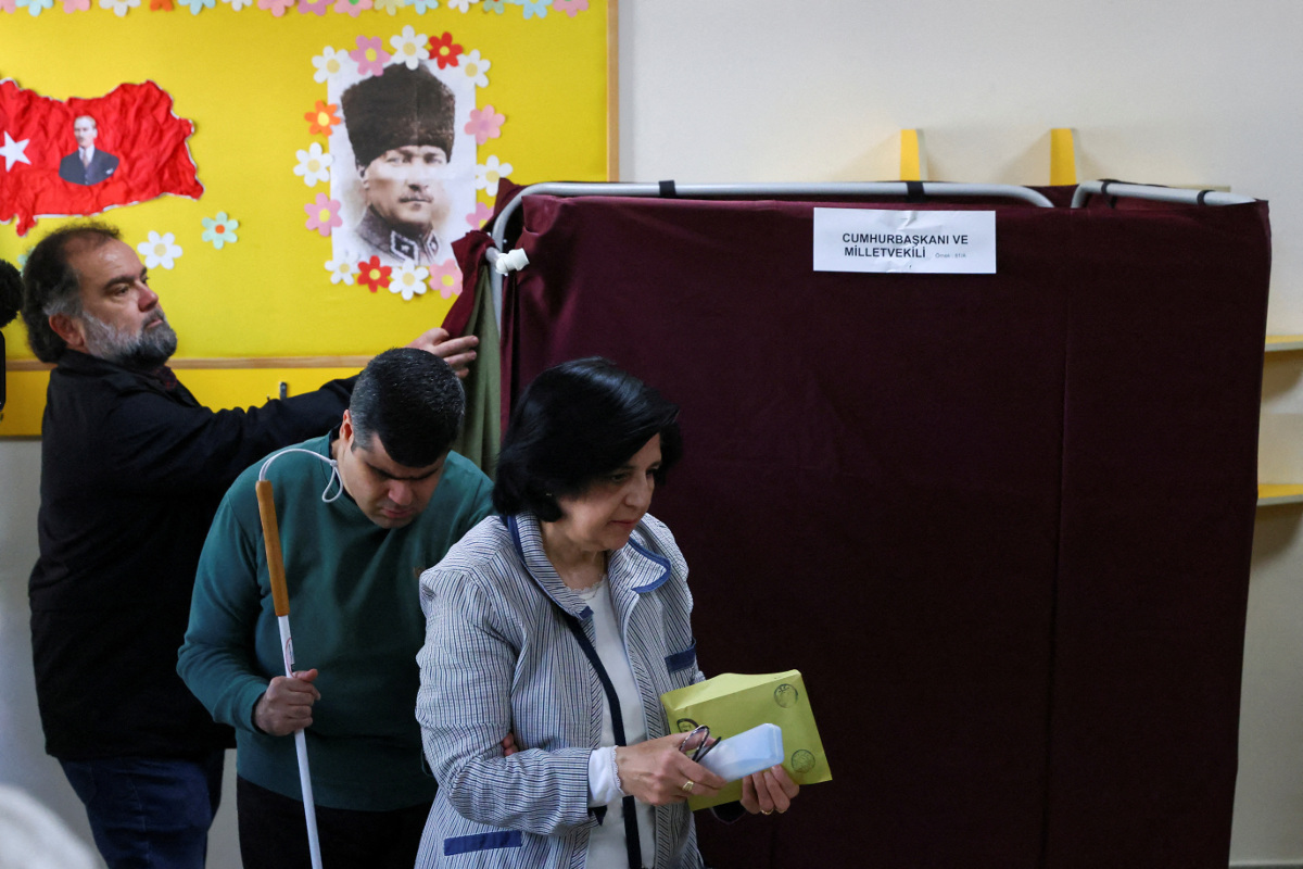 Εκλογές στην Τουρκία: Με κάθε μέσο στις κάλπες οι ψηφοφόροι 