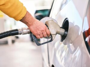 Στα «ύψη» οι τιμές των καυσίμων - Που θα φτάσει το Πάσχα η βενζίνη [Βίντεο]