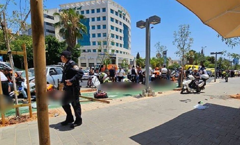 Επίθεση με αυτοκίνητο και μαχαίρι στο Τελ Αβίβ - Τουλάχιστον 10 τραυματίες [ΣΚΛΗΡΕΣ ΕΙΚΟΝΕΣ]