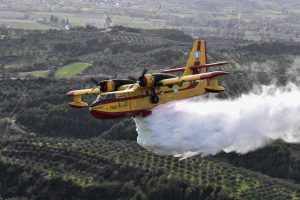 Canadair Νίκος Δένδιας: Αυξάνεται το πτητικό επίδομα των πιλότων των εναερίων μέσων πυρόσβεσης – Το μήνυμα στους πιλότους