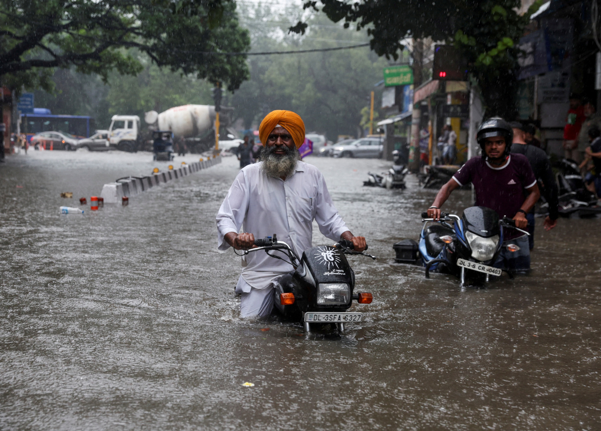 Ινδία: Τουλάχιστον 29 νεκροί από τις πλημμύρες λόγω του μουσώνα