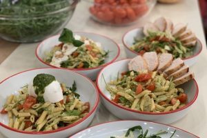 H συνταγή της ημέρας: Δροσερή και πεντανόστιμη σαλάτα για τον καύσωνα
