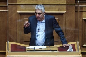 Στέφανος Κασσελάκης: Σοκαρισμένος ο Τσίπρας για το «θαύμα» στη βάπτιση του Προέδρου του ΣΥΡΙΖΑ – «Δεν εξελέγη για να μεταλλαχθούμε»