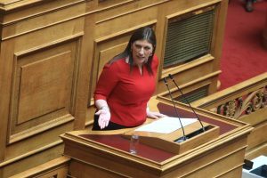 Πρόταση δυσπιστίας - Κωνσταντοπούλου: Ύβρις στα θύματα να κατηγορεί η κυβέρνηση για εντολοδόχο εκδοτικών συμφερόντων