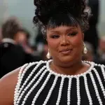 Lizzo: «Δραματοποιημένες ιστορίες, δεν είμαι η κακιά της υπόθεσης», λέει για τις καταγγελίες που δέχτηκε