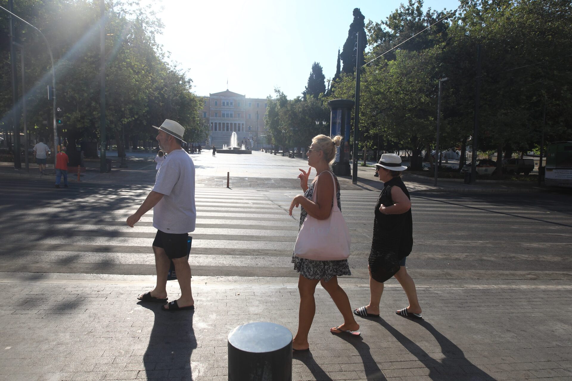 Δεκαπενταύγουστος: «Πόλη-φάντασμα» η Αθήνα - Η πρωτεύουσα ανήκει πλέον στους... τουρίστες [Εικόνες] - ΕΛΛΑΔΑ
