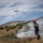 Φωτιά τώρα στην Αντίπαρο – Σηκώθηκε και ελικόπτερο