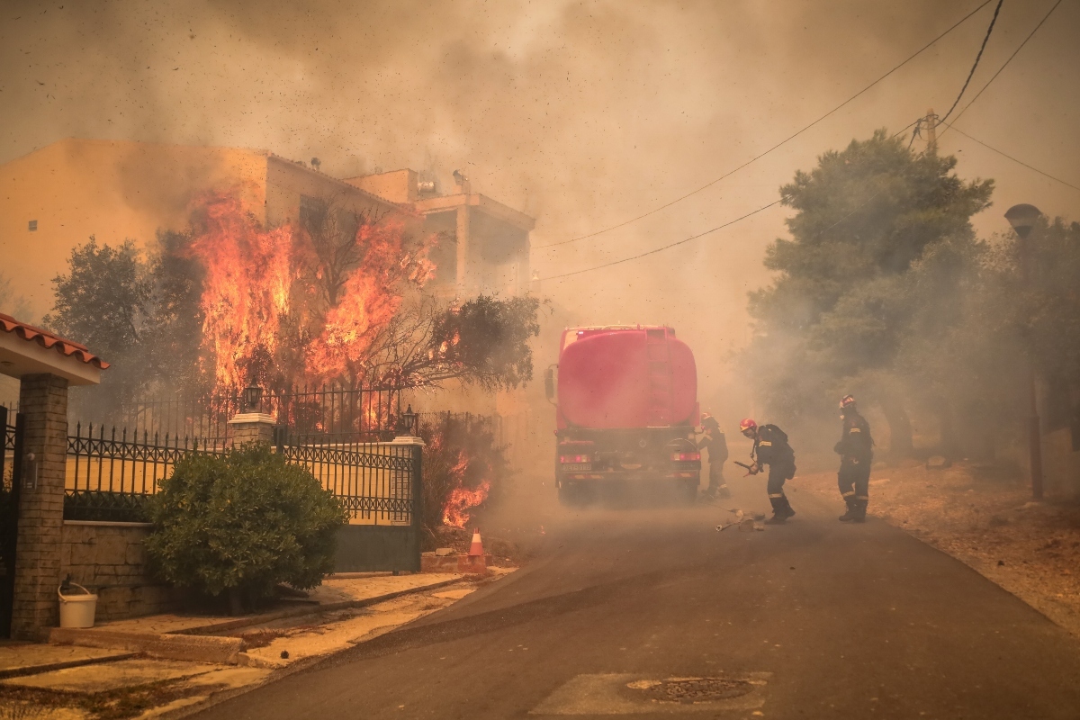 Φωτιές: Εκτός ελέγχου η πύρινη λαίλαπα σε Φυλή και Αλεξανδρούπολη - Καίγονται σπίτια, εκκενώνονται οικισμοί – Δεν σταματά να ηχεί το 112 - ΕΛΛΑΔΑ