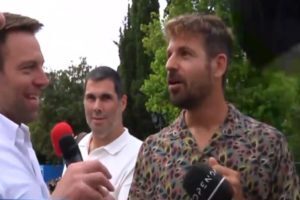 Στέφανος Κασσελάκης: «Κυνήγι» στο Σύνταγμα για να «αποκαλύψει» το αγαπημένο του φαγητό – Δεν απάντησε σε καμία πολιτική ερώτηση [βίντεο]