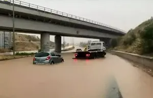 πλημμύρες Κακοκαιρία «Daniel»: Σαρώνει Μαγνησία-Σποράδες - Εγκλωβισμοί οδηγών, πλημμύρες και «βροχή» κεραυνών - Πού θα χτυπήσει τις επόμενες ώρες