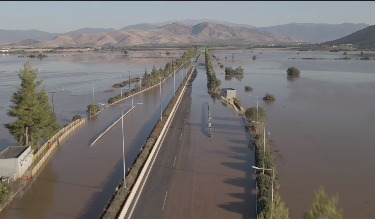 Κακοκαιρία: Παραμένει κλειστή και πλημμυρισμένη η Εθνική Οδός