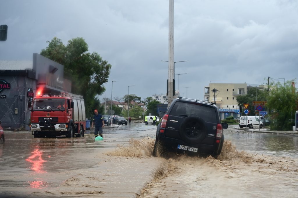 Πυροσβεστική: 1.181 διασώσεις - 6.406 κλήσεις για βοήθεια